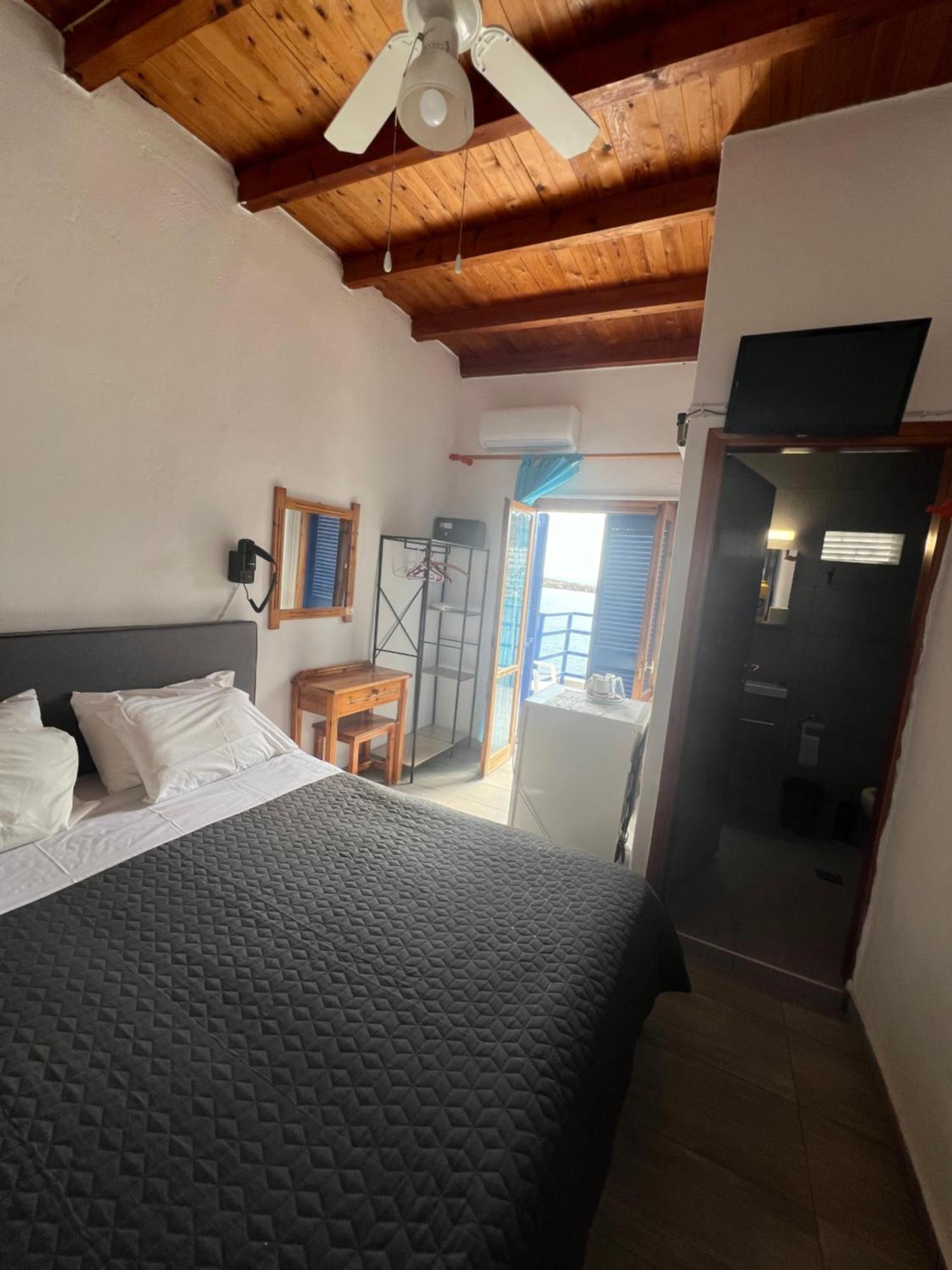Scirocco Rooms Loutro Exterior photo
