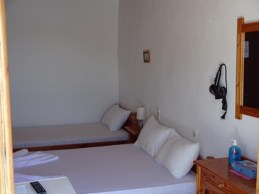 Scirocco Rooms Loutro Exterior photo