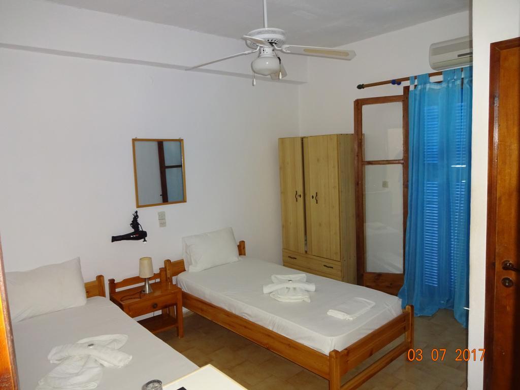 Scirocco Rooms Loutro Exterior photo