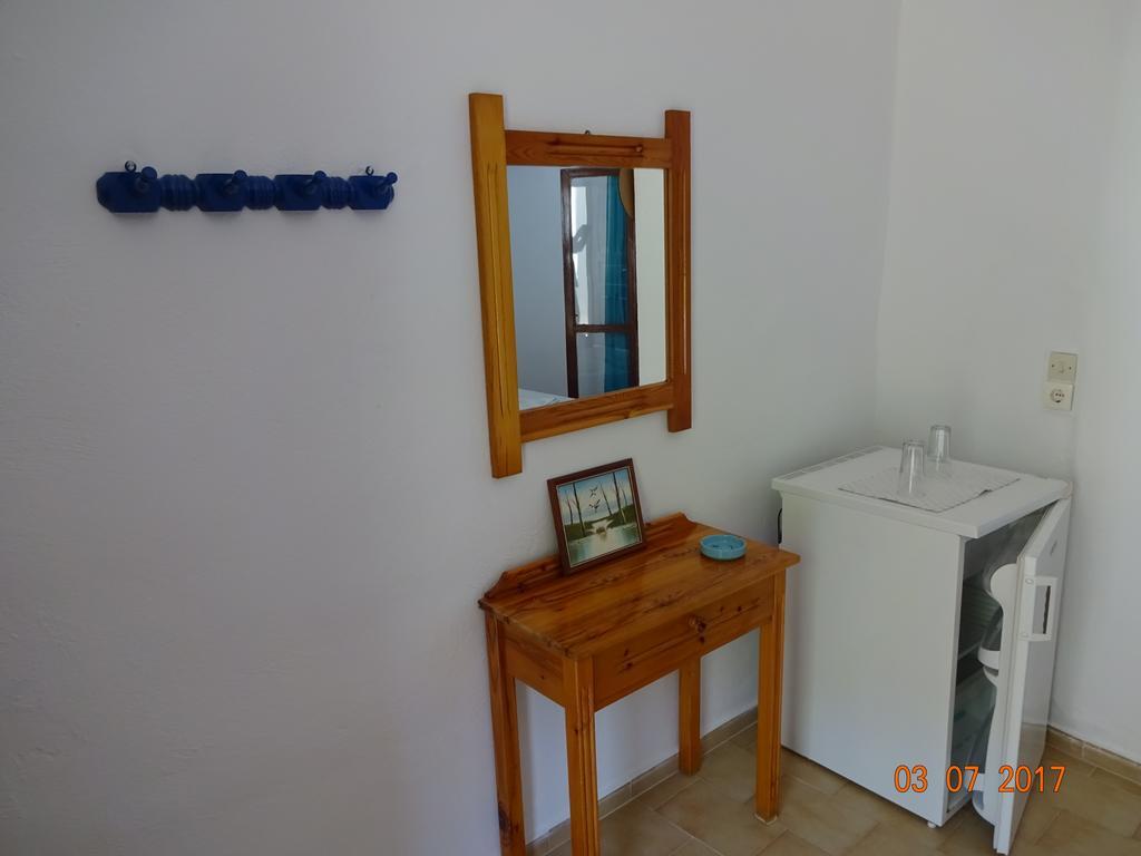 Scirocco Rooms Loutro Exterior photo