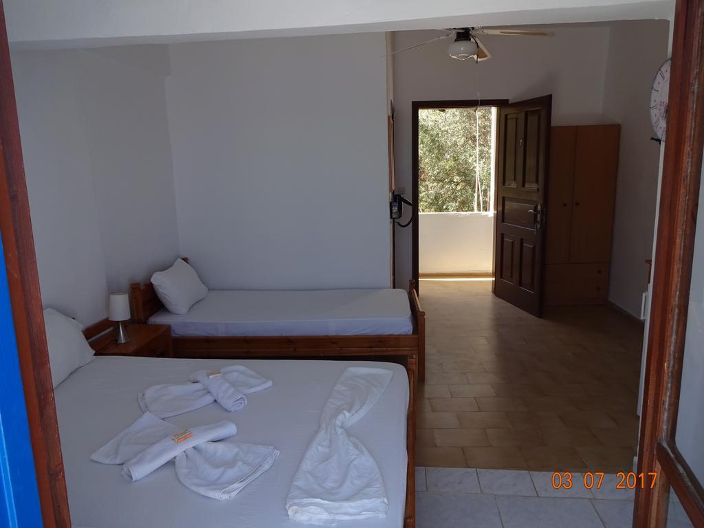 Scirocco Rooms Loutro Exterior photo